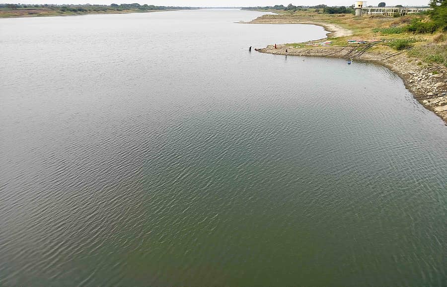 ಅಫಜಲಪುರ ತಾಲ್ಲೂಕಿನ ಸೊನ್ನ ಗ್ರಾಮದ ಹತ್ತಿರ ಇರುವ ಭೀಮಾ ಬ್ಯಾರೇಜ್