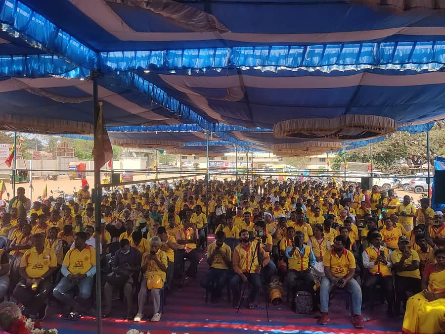 ಬೈಕ್ ಜಾಥಾದ ಸಮಾರೋಪ ಸಮಾರಂಭದಲ್ಲಿ ಪಾಲ್ಗೊಂಡಿದ್ದ ಕೆಆರ್ಎಸ್ ಪಕ್ಷದ ಕಾರ್ಯಕರ್ತರು.