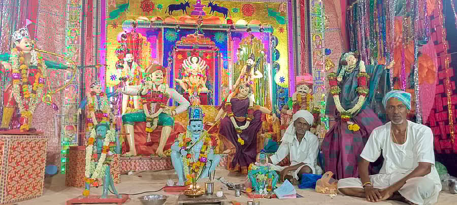 ನರೇಗಲ್ ಪಟ್ಟಣದಲ್ಲಿ ಕಾಮಣ್ಣ ಉತ್ಸವ ಸಮಿತಿಯಿಂದ ಪ್ರತಿಷ್ಠಾಪಿಸಲಾಗಿರುವ ಮಂಟಪ