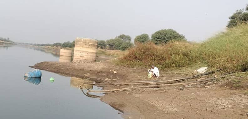 ಔರಾದ್ ಪಟ್ಟಣಕ್ಕೆ ನೀರು ಪೂರೈಸುವ ಹಾಲಹಳ್ಳಿ ಬ್ಯಾರೇಜ್ನಲ್ಲಿ ಅಗತ್ಯ ನೀರಿನ ಸಂಗ್ರಹ ಇಲ್ಲದಿರುವುದು