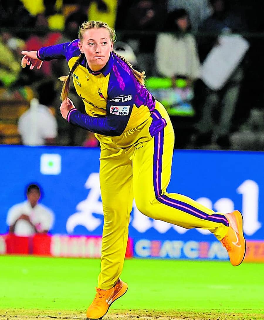 <div class="paragraphs"><p>ಯುಪಿ ವಾರಿಯರ್ಸ್ನ ಸೋಫಿ ಎಕ್ಲೆಸ್ಟೋನ್ –</p></div>