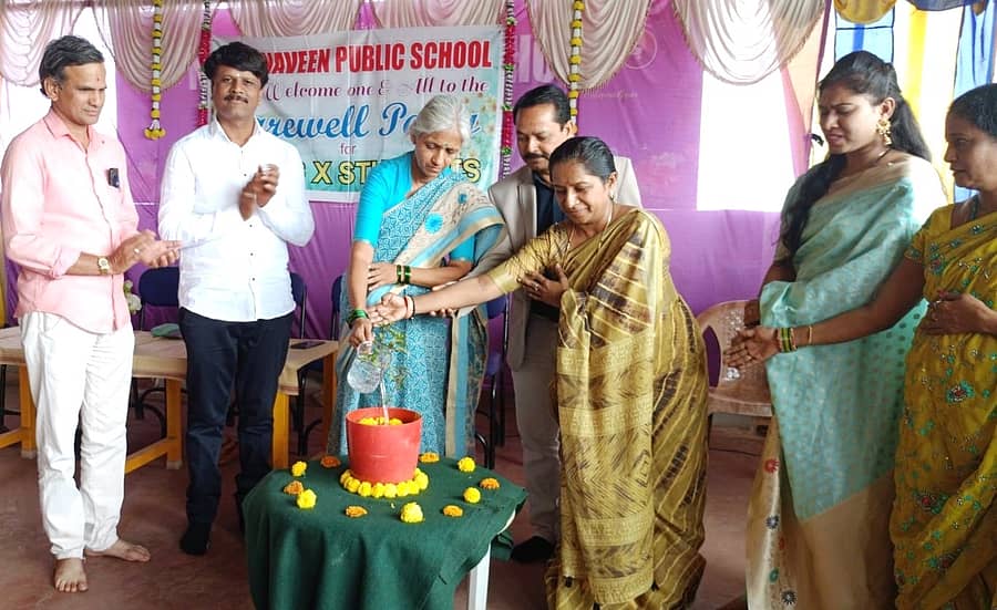 ಬೀದರ್ನಲ್ಲಿ ಏರ್ಪಡಿಸಿದ್ದ ಕಾರ್ಯಕ್ರಮವನ್ನು ಕ್ಷೇತ್ರ ಶಿಕ್ಷಣಾಧಿಕಾರಿ ಅಖಿಲಾಂಡೇಶ್ವರಿ ಸಸಿಗೆ ನೀರೆರೆದು ಉದ್ಘಾಟಿಸಿದರು