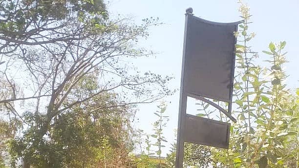 ತುಮಕೂರು ನಗರದಲ್ಲಿ ನಾಮಫಲಕ ಖಾಲಿ ಇರುವುದು