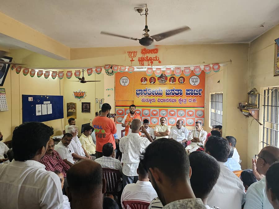 ಬಿಜೆಪಿಗೆ ಮರುಸೇರ್ಪಡೆಗೊಂಡ ಬಳಿಕ ಪುತ್ತೂರಿನ ಬಿಜೆಪಿ ಕಾರ್ಯಾಲಯಕ್ಕೆ ಭಾನುವಾರ ಭೇಟಿ ನೀಡಿದ ಅರುಣ್‌ಕುಮಾರ್‌ ಪುತ್ತಿಲ ಅವರು ಕಾರ್ಯಕರ್ತರನ್ನು ಉದ್ದೇಶಿಸಿ ಮಾತನಾಡಿದರು