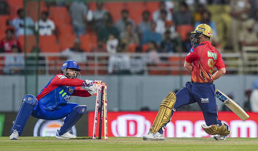 <div class="paragraphs"><p>ಅಮೋಘ ಸ್ಟಂಪಿಂಗ್ ಮಾಡಿದ ರಿಷಭ್ ಪಂತ್</p></div>