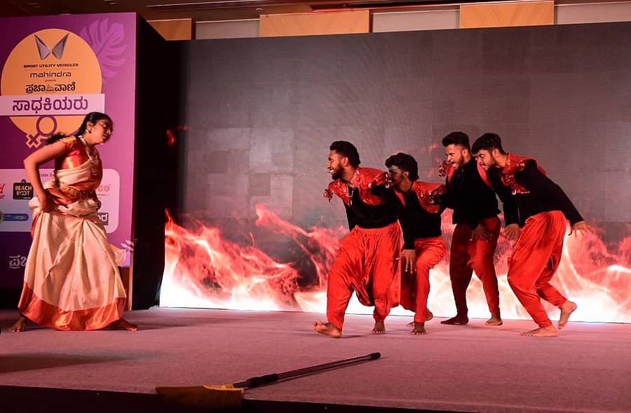 ತಾರಕ್ ಡ್ಯಾನ್ಸ್ ಅಕಾಡೆಮಿ ಪ್ರದರ್ಶಿಸಿದ ನೃತ್ಯರೂಪಕ