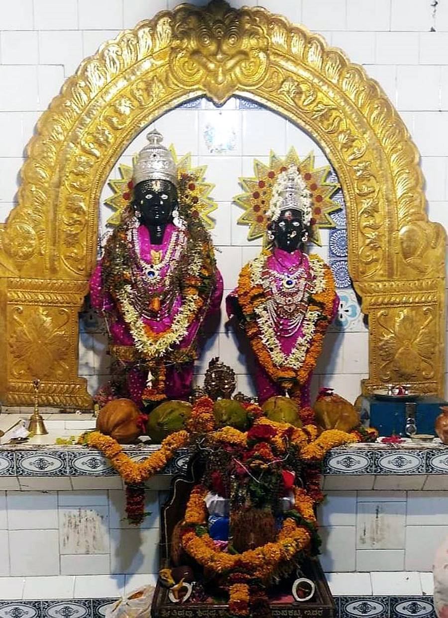 ರಾಮದುರ್ಗ ಪಟ್ಟಣದ ವಿಠ್ಠಲ ಪೇಟೆಯ ವಿಠ್ಠಲ ರುಕ್ಮಿಣಿ ಮೂರ್ತಿಗಳು