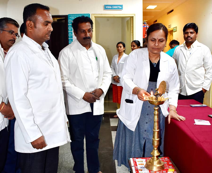 ಬೀದರ್ನ ಸಿದ್ಧಾರೂಢ ಆಸ್ಪತ್ರೆಯಲ್ಲಿ ಪಂಚ ಕರ್ಮ ವಿಭಾಗದಿಂದ ವಾಸಂತಿಕ ವಮನ ಕರ್ಮ ಉಚಿತ ತಪಾಸಣಾ ಶಿಬಿರ ಶುಕ್ರವಾರ ಏರ್ಪಡಿಸಲಾಗಿತ್ತು