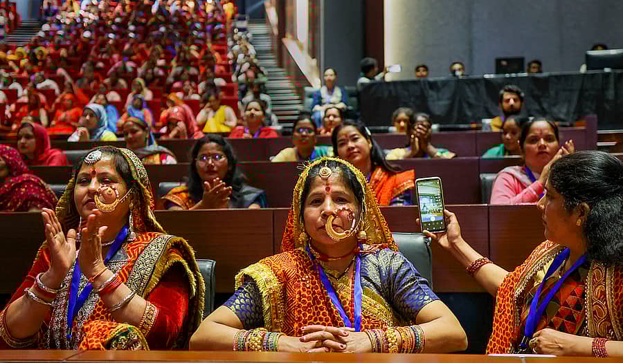 <div class="paragraphs"><p>ನವದೆಹಲಿಯಲ್ಲಿ ಸೋಮವಾರ ನಡೆದ ‘ಸಶಕ್ತ ನಾರಿ– ವಿಕಸಿತ ಭಾರತ’ ಕಾರ್ಯಕ್ರಮದಲ್ಲಿ ಪಾಲ್ಗೊಂಡಿದ್ದ ಮಹಿಳೆಯರು </p></div>