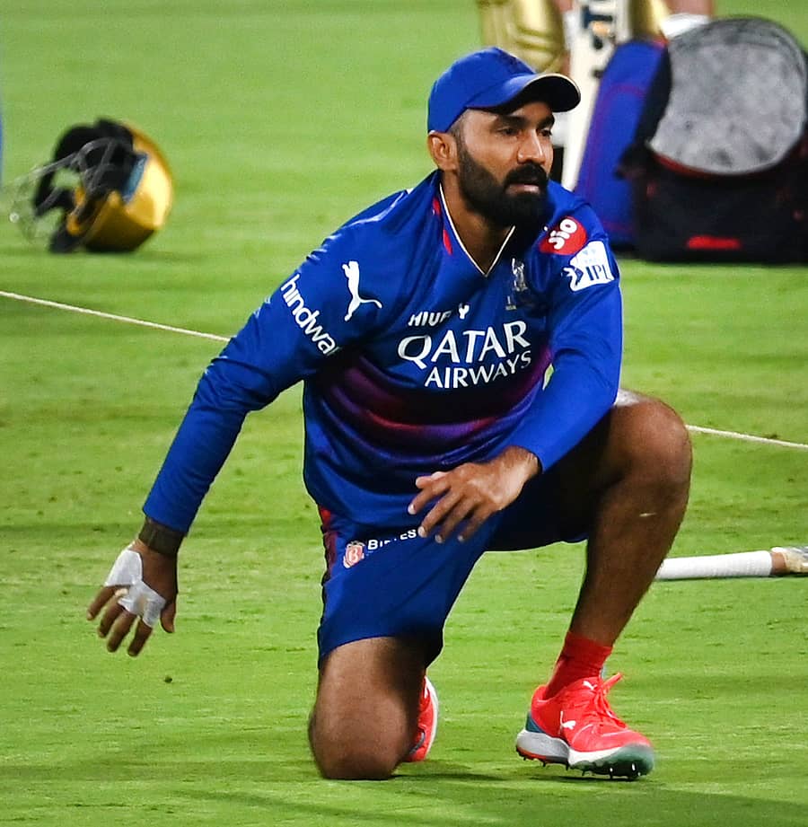 ದಿನೇಶ್ ಕಾರ್ತಿಕ್ ಅಭ್ಯಾಸದ ವೇಳೆ -ಪ್ರಜಾವಾಣಿ ಚಿತ್ರ ಕಿಶೋರ್ ಕುಮಾರ್ ಬೋಳಾರ್