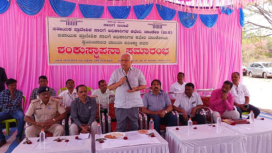 ದಾಂಡೇಲಿಯ ಅಂಬೇವಾಡಿಯ ಸಹಾಯಕ ಪ್ರಾದೇಶಿಕ ಸಾರಿಗೆ ಕಚೇರಿ ಸ್ವಯಂ ಚಾಲಿತ ಪರೀಕ್ಷಾ ಪಥದ ಶಂಕುಸ್ಥಾಪನೆ ನೆರವೇರಿಸಿ ಶಾಸಕ ಆರ್.ವಿ.ದೇಶಪಾಂಡೆ ಮಾತನಾಡಿದರು