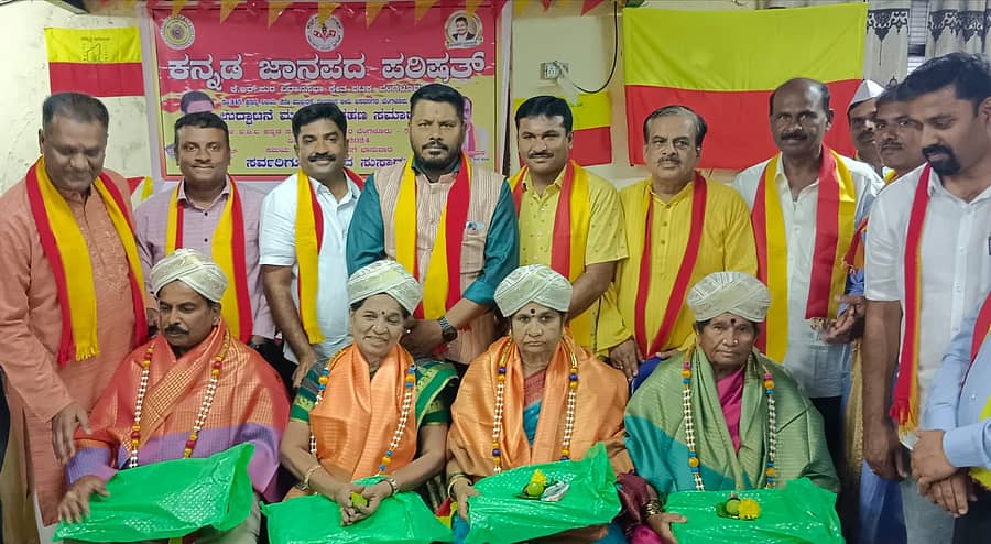 ಹಿರಿಯ ಜನಪದ ಕಲಾವಿದರಾದ, ವೆಂಕಟಮ್ಮ, ಪಿಳ್ಳ ಮುನಿಯಮ್ಮ, ಗೌರಮ್ಮ, ಶಿವಣ್ಣ ಅವರನ್ನು ಡಾ.ಎಸ್.ಬಾಲಾಜಿ ಅವರು ಸನ್ಮಾನಿಸಿದರು.