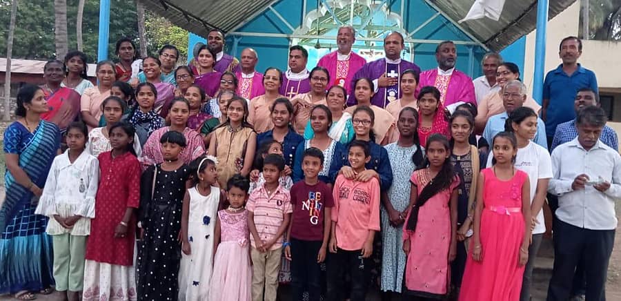 ಹುಕ್ಕೇರಿ ತಾಲ್ಲೂಕಿನ ಹಿಡಕಲ್ ಡ್ಯಾಂನ ಮಿಖಾಯೇಲ್ ಚರ್ಚ್ನಲ್ಲಿ ಪ್ರಾರ್ಥನಾ ಕೂಟ ಈಚೆಗೆ ಜರುಗಿತು