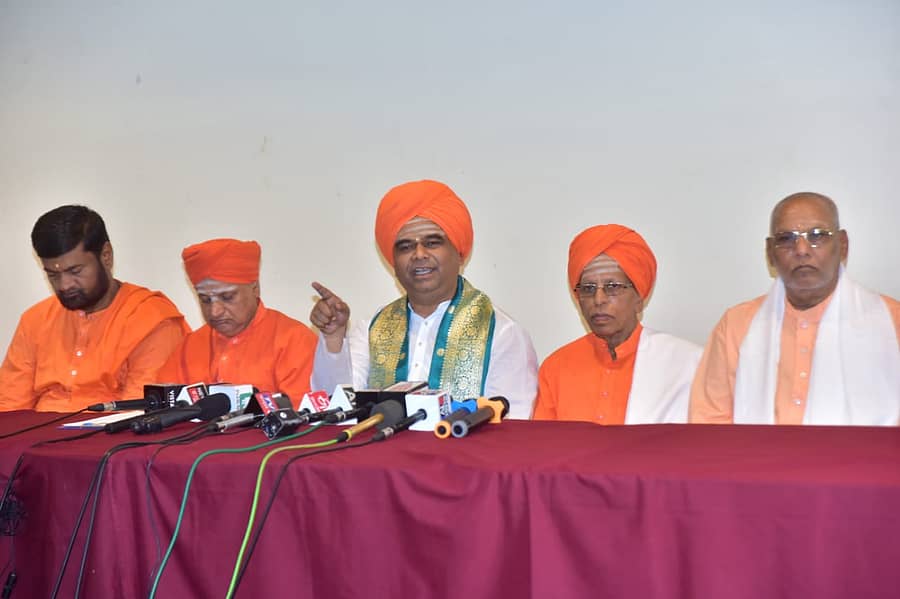 <div class="paragraphs"><p>ದಿಂಗಾಲೇಶ್ವರ ಸ್ವಾಮೀಜಿ</p></div>