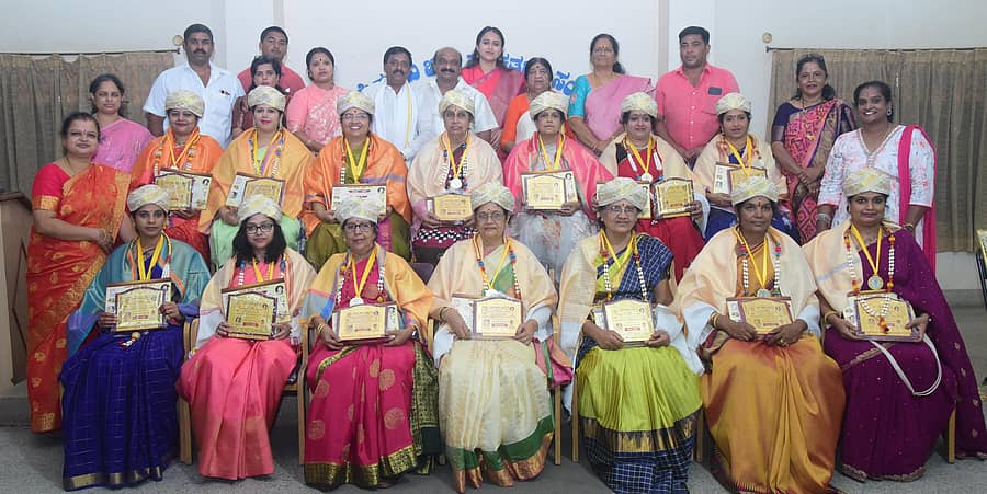 ಮೈಸೂರಿನ ಪತ್ರಕರ್ತರ ಭವನದಲ್ಲಿ ನಡೆದ ಕಾರ್ಯಕ್ರಮದಲ್ಲಿ ಸಾಧಕ ಮಹಿಳೆಯರನ್ನು ಗೌರವಿಸಲಾಯಿತು. ನಾಜಿಯಾ ಸುಲ್ತಾನ, ಮಂಗಳ ಮುದ್ದುಮಾದಪ್ಪ, ಎಂ.ಚಂದ್ರಶೇಖರ್, ಎಸ್.ನಾಗರತ್ನಾ ಸೋಮಶೇಖರ್, ಎಂ.ಕೆ.ಅಶೋಕ ಭಾಗವಹಿಸಿದ್ದರು
