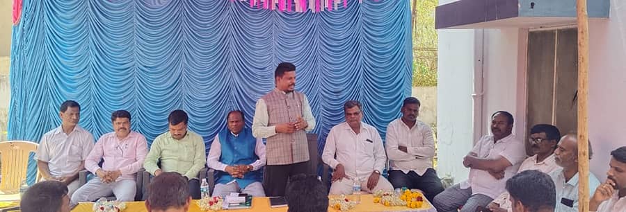 ಬಿಎಸ್ಪಿ ಪದಾಧಿಕಾರಿಗಳ ಸಭೆಯಲ್ಲಿ ರಾಜ್ಯ ಪ್ರಧಾನ ಕಾರ್ಯದರ್ಶಿ ಹ.ರಾ.ಮಹೇಶ್ ಮಾತನಾಡಿದರು. ಸಂಯೋಜಕ ಕೃಷ್ಣಮೂರ್ತಿ, ಜಿಲ್ಲಾ ಅಧ್ಯಕ್ಷ ನಾಗಯ್ಯ, ಅಭ್ಯರ್ಥಿ ಸಿ.ಮಹಾದೇವಯ್ಯ ಇತರರು ಭಾಗವಹಿಸಿದ್ದರು