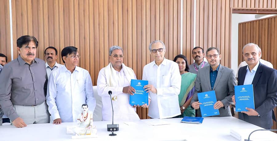 <div class="paragraphs"><p>ರಾಜ್ಯದ 7ನೇ ವೇತನ ಆಯೋಗದ ವರದಿ ಸಲ್ಲಿಕೆ </p></div>