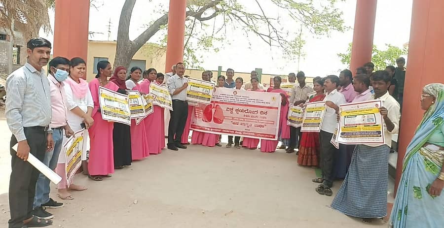ಸಿರವಾರದಲ್ಲಿ ಸೋಮವಾರ ವಿಶ್ವ ಕ್ಷಯರೋಗ ದಿನಾಚರಣೆ ಅಂಗವಾಗಿ ಜಾಗೃತಿ ಜಾಥಾ ನಡೆಯಿತು