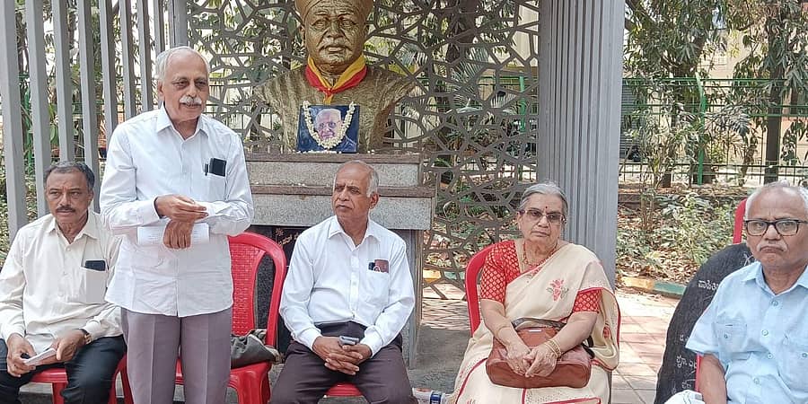 ಕಾರ್ಯಕ್ರಮದಲ್ಲಿ ಜಿ.ಎನ್. ನರಸಿಂಹಮೂರ್ತಿ ಮಾತನಾಡಿದರು. ವ.ಚ. ಚನ್ನೇಗೌಡ, ಬಾ.ಹ. ಉಪೇಂದ್ರ, ಭಾರತಿ ಶೇಷಗಿರಿರಾವ್ ಹಾಗೂ ಕನ್ನಡ ಗೆಳೆಯರ ಬಳಗದ ಸಂಚಾಲಕ ರಾ.ನಂ. ಚಂದ್ರಶೇಖರ ಪಾಲ್ಗೊಂಡಿದ್ದರು.