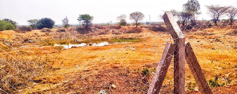 ಹುಲಸೂರ ತಾಲ್ಲೂಕಿನ ಮಿರಖಲ ಗ್ರಾಮದ ಕೆರೆ ಬತ್ತಿರುವುದು