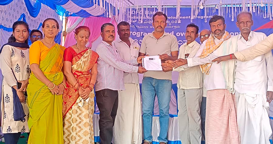 ಯಲಬುರ್ಗಾ ತಾಲ್ಲೂಕಿನ ತರಲಕಟ್ಟಿ ಗ್ರಾಮದಲ್ಲಿ ಕೃಷಿ ಮತ್ತು ಹೈನುಗಾರಿಕೆ ಕುರಿತ ಜಾಗೃತಿ ಕಾರ್ಯಕ್ರಮ ನಡೆಯಿತು