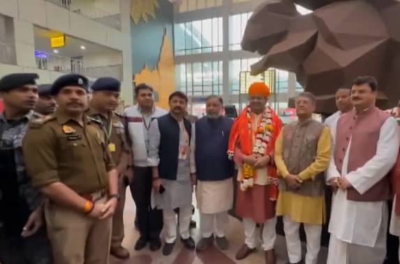 <div class="paragraphs"><p>ಲೋಕಸಭಾ ಸ್ಪೀಕರ್ ಓಂ ಬಿರ್ಲಾ ಅವರು ಅಯೋಧ್ಯೆಯ ಶ್ರೀರಾಮ ಮಂದಿರಕ್ಕೆ ಭೇಟಿ ನೀಡಿದ್ದಾರೆ.</p></div>