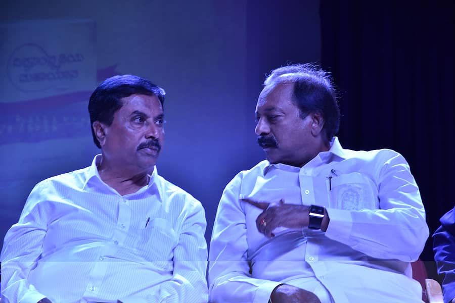 ಶಿವಶಂಕರರೆಡ್ಡಿ ಅವರಿಗೆ, ‘ನನಗೆ ಆದಂತೆ ನಿಮಗೆ ಆಗಬಾರದು ಸರ್. ನಿಮ್ಮ ಜೊತೆ ನಾವಿದ್ದೇವೆ’ ಎನ್ನುತ್ತಿದ್ದಾರೆಯೇ ಸಂಪಂಗಿ