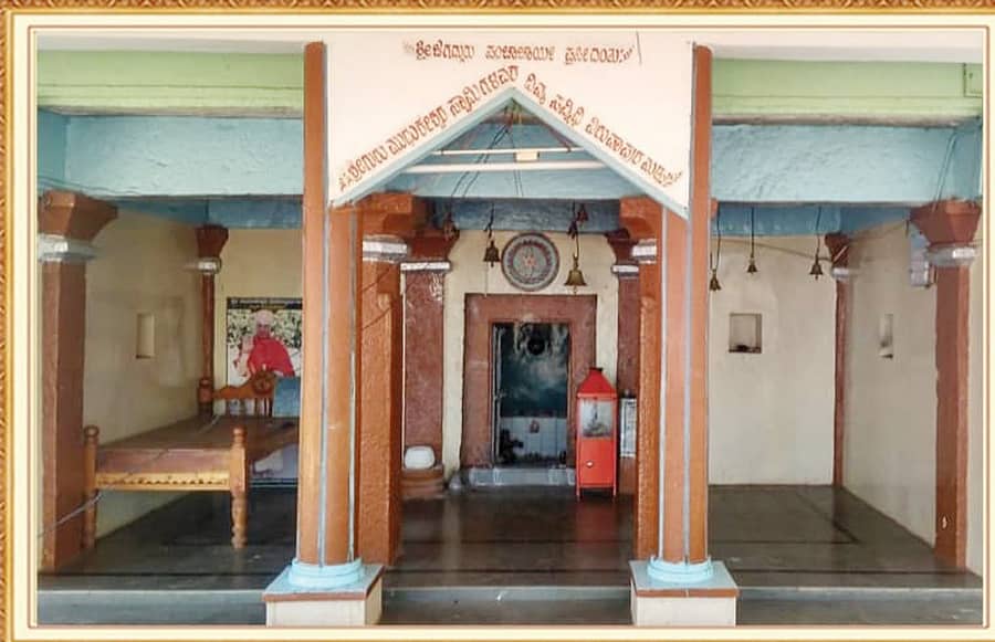 ಮುಂಡರಗಿ ತಾಲ್ಲೂಕಿನ ಕಲಕೇರಿ-ವಿರುಪಾಪುರ ಗ್ರಾಮದಲ್ಲಿರುವ ಶ್ರೀಗುರು ಮುದುಕೇಶ್ವರ ಮಠ