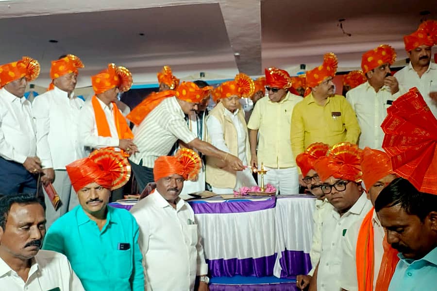 ಚನ್ನಗಿರಿ ತಾಲ್ಲೂಕು ಹೊದಿಗೆರೆ ಗ್ರಾಮದಲ್ಲಿ ಸೋಮವಾರ ನಡೆದ ಷಹಾಜೀ ರಾಜೇ ಭೋಂಸ್ಲೆ ಅವರ ಜಯಂತ್ಯುತ್ಸವ ಕಾರ್ಯಕ್ರಮವನ್ನು ಪಿ.ಜಿ.ಆರ್. ಸಿಂಧ್ಯಾ ಉದ್ಘಾಟಿಸಿದರು