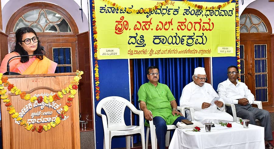 ಧಾರವಾಡದ ರಾ.ಹ. ದೇಶಪಾಂಡೆ ಸಭಾಭವನದಲ್ಲಿ ಈಚೆಗೆ ಆಯೋಜಿಸಿದ್ದ ಉಪನ್ಯಾಸದಲ್ಲಿ ಶೋಭಾ ನಾಯಕ ಮಾತನಾಡಿದರು