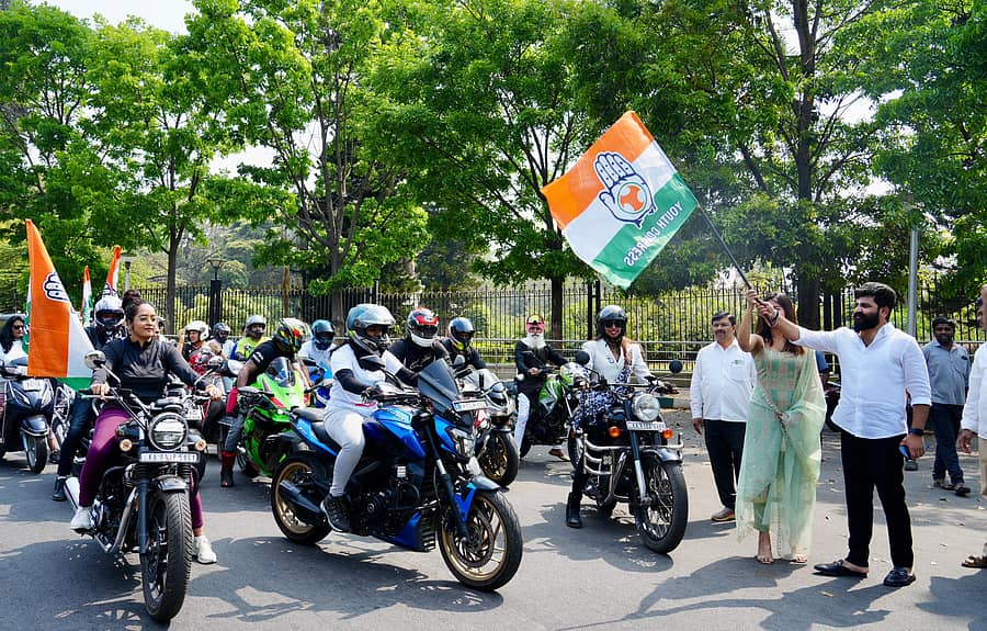 ಯುವ ಕಾಂಗ್ರೆಸ್ ವತಿಯಿಂದ ಭಾನುವಾರ ನಡೆದ ವಾಹನ ಜಾಥಾಕ್ಕೆ ಯುವ ಕಾಂಗ್ರೆಸ್ ಕಾರ್ಯಾಧ್ಯಕ್ಷ ಎಚ್.ಎಸ್. ಮಂಜುನಾಥ್ ಗೌಡ ಚಾಲನೆ ನೀಡಿದರು