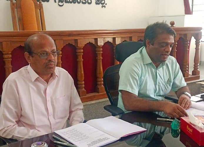 ಹೊಸಕೋಟೆ ತಾಲ್ಲೂಕು ಕಚೇರಿಯಲ್ಲಿ ನಡೆದ ಪತ್ರಿಕಾಗೋಷ್ಠಿಯಲ್ಲಿ ಎಆರ್ಒ ಕಿಶನ್ ಕಲಾಲ್ ಮಾತನಾಡಿದರು. ತಹಶೀಲ್ದಾರ್ ವಿಜಯ್ಕುಮಾರ್ ಇದ್ದರು