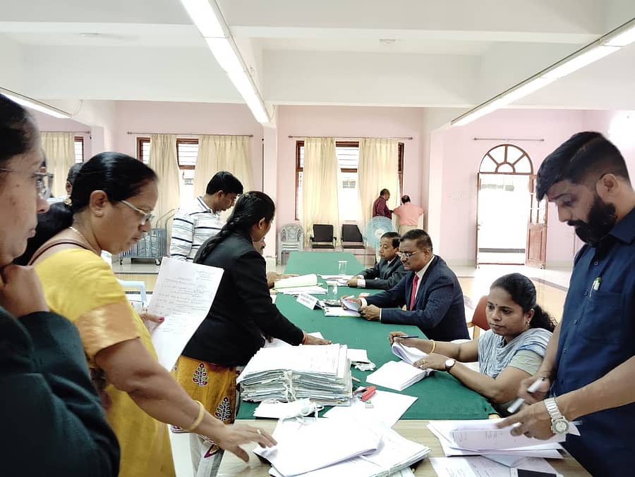 ಕಲಬುರಗಿ ಹೈಕೋರ್ಟ್ ಪೀಠದಲ್ಲಿ ಶನಿವಾರ ಕಾನೂನು ಸೇವಾ ಸಮಿತಿ ವತಿಯಿಂದ ರಾಷ್ಟ್ರೀಯ ಲೋಕ ಅದಾಲತ್ ನಡೆಯಿತು