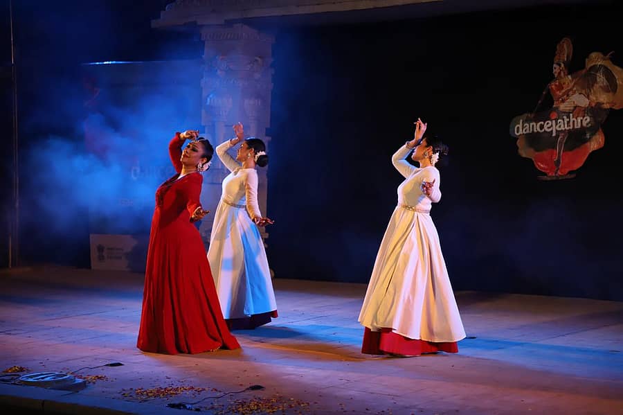 ಡಾನ್ಸ್ ಜಾತ್ರೆಯಲ್ಲಿ ಸಂಜುಕ್ತ ಸಿನ್ಹಾ ಮತ್ತು ತಂಡದಿಂದ ನೃತ್ಯ ಪ್ರದರ್ಶನ ನಡೆಯಿತು