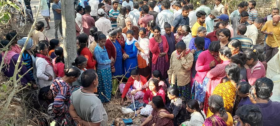 ಶನಿವಾರಸಂತೆ ಸಮೀಪದ ಹೊಸಗುತ್ತಿ ಗ್ರಾಮದ ಜಗದೀಶ್ ಕಾಡಾನೆ ದಾಳಿಯಿಂದ ಮೃತಪಟ್ಟರು