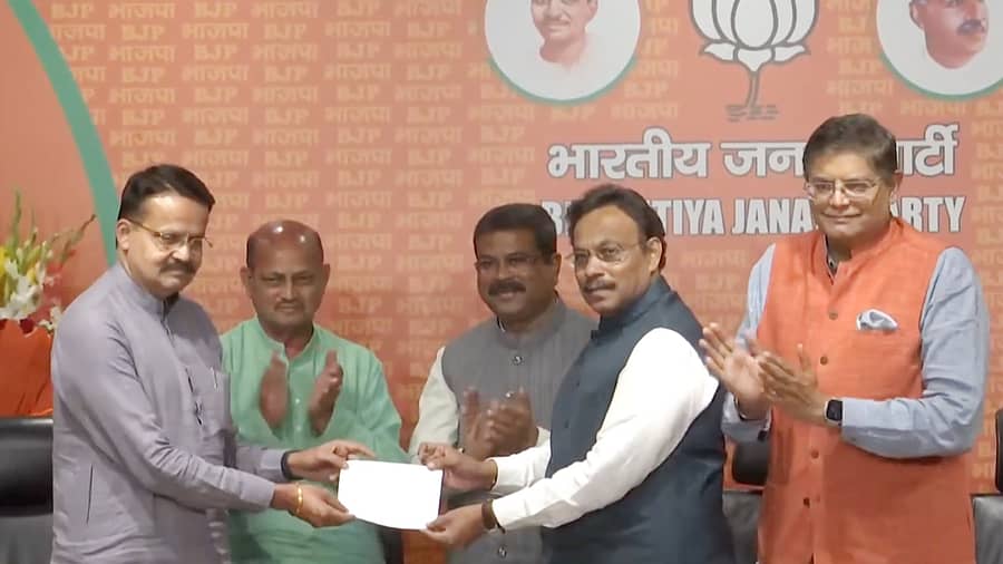 ಬಿಜೆಪಿ ಸೇರಿದ ಭರ್ತೃಹರಿ ಮಹತಾಬ್