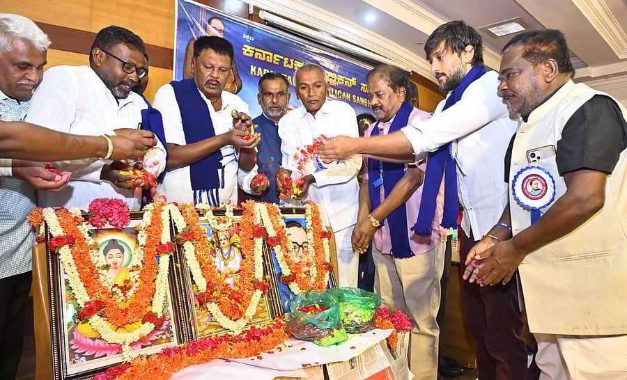 ಬೆಂಗಳೂರಿನ ಗಾಂಧಿಭವನದಲ್ಲಿ ಬುಧವಾರ ಕರ್ನಾಟಕ ರಿಪಬ್ಲಿಕನ್ ಸಂಘಟನೆಯ ಉದ್ಘಾಟನೆ ಸಮಾರಂಭ ನಡೆಯಿತು