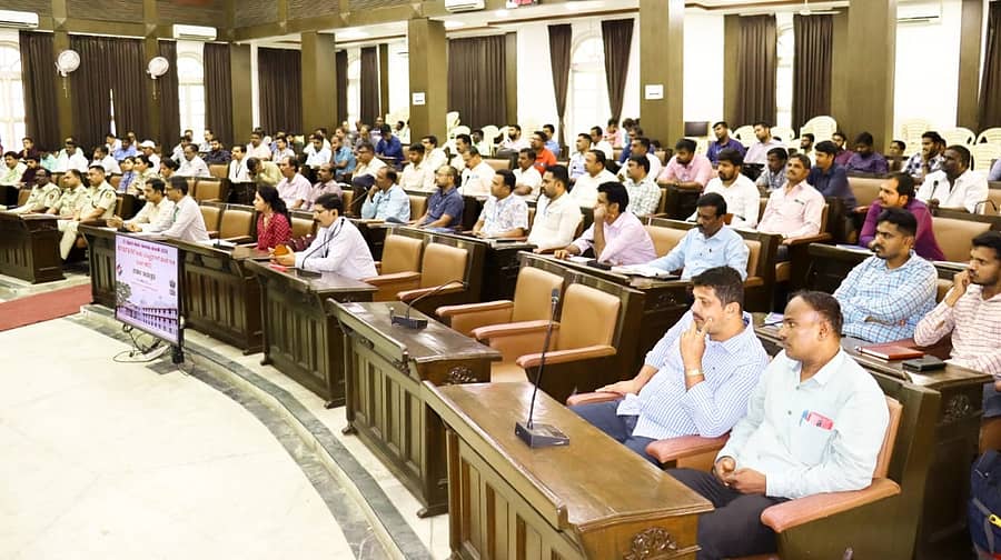 ಮೈಸೂರಿನ ಜಿಲ್ಲಾ ಪಂಚಾಯಿತಿ ಸಭಾಂಗಣದಲ್ಲಿ ಶುಕ್ರವಾರ ನಡೆದ ತರಬೇತಿ ಕಾರ್ಯಾಗಾರದಲ್ಲಿ ಪಾಲ್ಗೊಂಡಿದ್ದ ಅಧಿಕಾರಿಗಳು