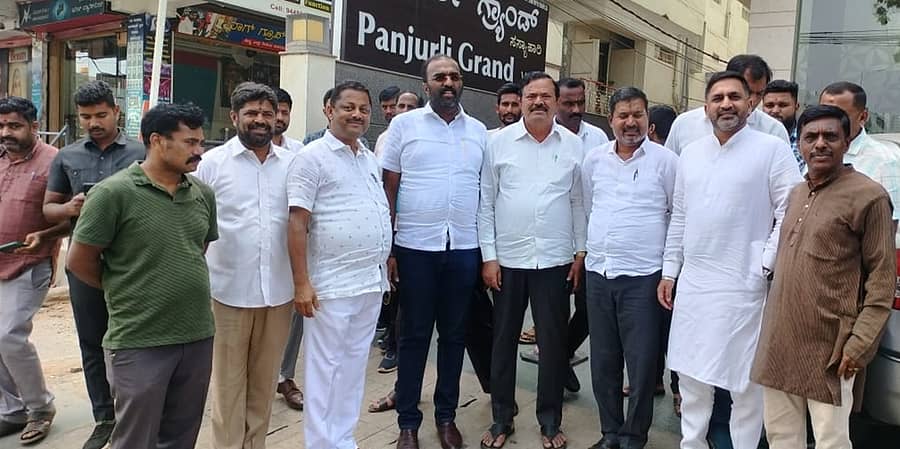 ಹಾಸನದಲ್ಲಿ ಈಚೆಗೆ ಸಭೆ ನಡೆಸಿದ ಬಿಜೆಪಿ ಮುಖಂಡರು