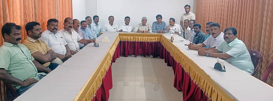 ಬ್ರಹ್ಮಾವರದಲ್ಲಿ ಕೋಟ ಬ್ಲಾಕ್ ಕಾಂಗ್ರೆಸ್ ಕಾರ್ಯಕರ್ತರ ಸಭೆ ನಡೆಯಿತು
