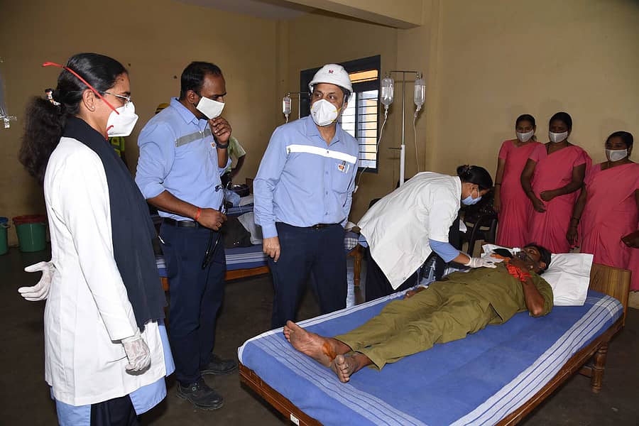 ಕುಮಾರಪಟ್ಟಣದ ಗ್ರಾಸಿಂ ಕಾರ್ಖಾನೆ ಆವರಣದಲ್ಲಿ ರಾಸಾಯನಿಕ ಅವಘಡ ಕುರಿತು ವಿಪತ್ತು ನಿರ್ವಹಣೆಯ ತಂಡ ಅಣುಕು ಪ್ರದರ್ಶನ ನಡೆಸಿತು