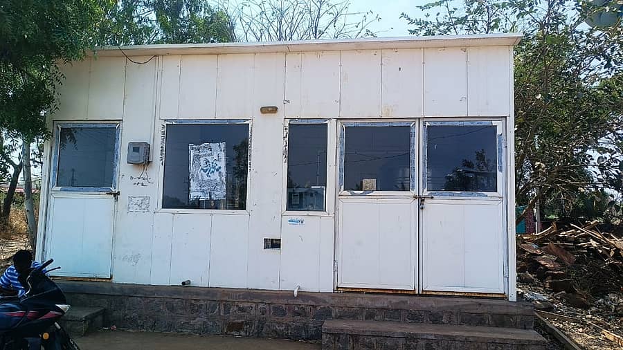 ಹತ್ತರಗಿಯ ಇಂದಿರಾನಗರ ಗ್ರಾಮದಲ್ಲಿನ ಶುದ್ಧ ಕುಡಿಯುವ ನೀರಿನ ಘಟಕ ಸ್ಥಗಿತಗೊಂಡಿದೆ