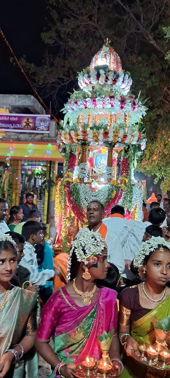 ಹೊಸಪೇಟೆ ಚಿತ್ತವಾಡ್ಗಿಯಲ್ಲಿ ಬಸಪ್ಪ ತಾತನವರ ರಥೋತ್ಸವ ನಡೆಯಿತು