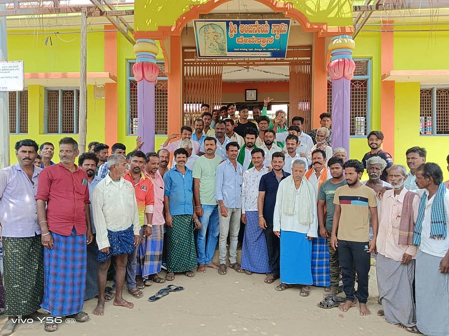 ಹೊನ್ನಾಳಿ ತಾಲ್ಲೂಕು ಹೊಳೆಹರಳಹಳ್ಳಿ ಗ್ರಾಮದ ನೂರಾರು ಮುಖಂಡರು ಜಿ.ಬಿ. ವಿನಯ್‍ಕುಮಾರ್ ಅವರಿಗೆ ಬೆಂಬಲ ಘೋಷಿಸಿದರು 