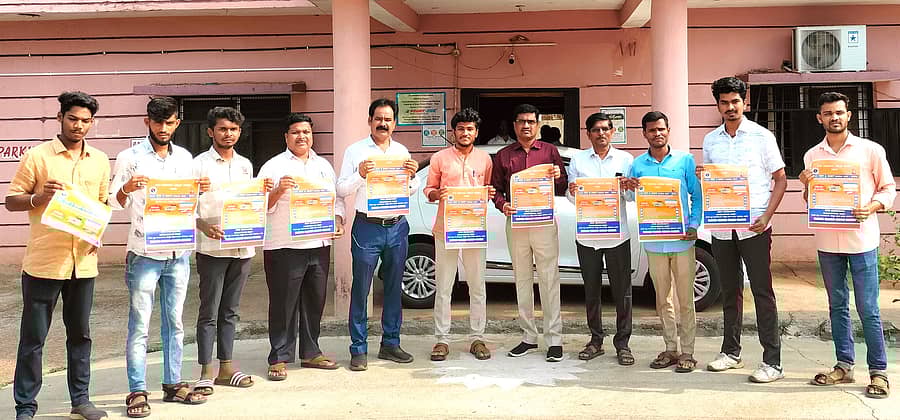 ಅಖಿಲ ಭಾರತೀಯ ವಿದ್ಯಾರ್ಥಿ ಪರಿಷತ್ತಿನಿಂದ ಆಯೋಜಿಸಿರುವ ಉಚಿತ ಸಿಇಟಿ ಮತ್ತು ನೀಟ್ ತರಬೇತಿ ಶಿಬಿರದ ಭಿತ್ತಿಪತ್ರಗಳನ್ನು ಬೀದರ್ನಲ್ಲಿ ಸೋಮವಾರ ಬಿಡುಗಡೆಗೊಳಿಸಲಾಯಿತು