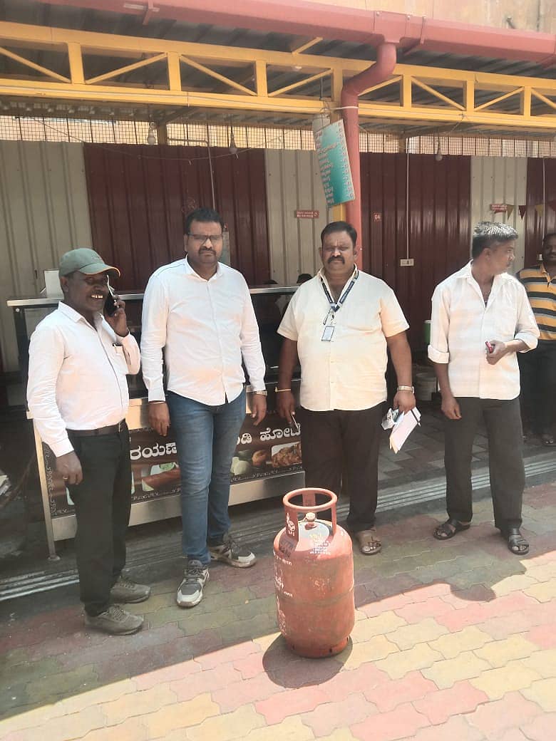 ವಶಪಡಿಸಿಕೊಂಡಿರುವ ಸಿಲಿಂಡರ್ ಗಳು