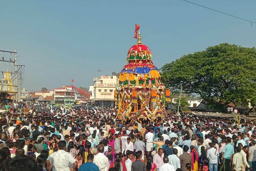 ಚನ್ನಗಿರಿ ತಾಲ್ಲೂಕಿನ ದೇವರಹಳ್ಳಿ ಗ್ರಾಮದಲ್ಲಿ ಬುಧವಾರ ಲಕ್ಷ್ಮಿ ರಂಗನಾಥಸ್ವಾಮಿ ರಥೋತ್ಸವ ಸಡಗರದಿಂದ ನಡೆಯಿತು