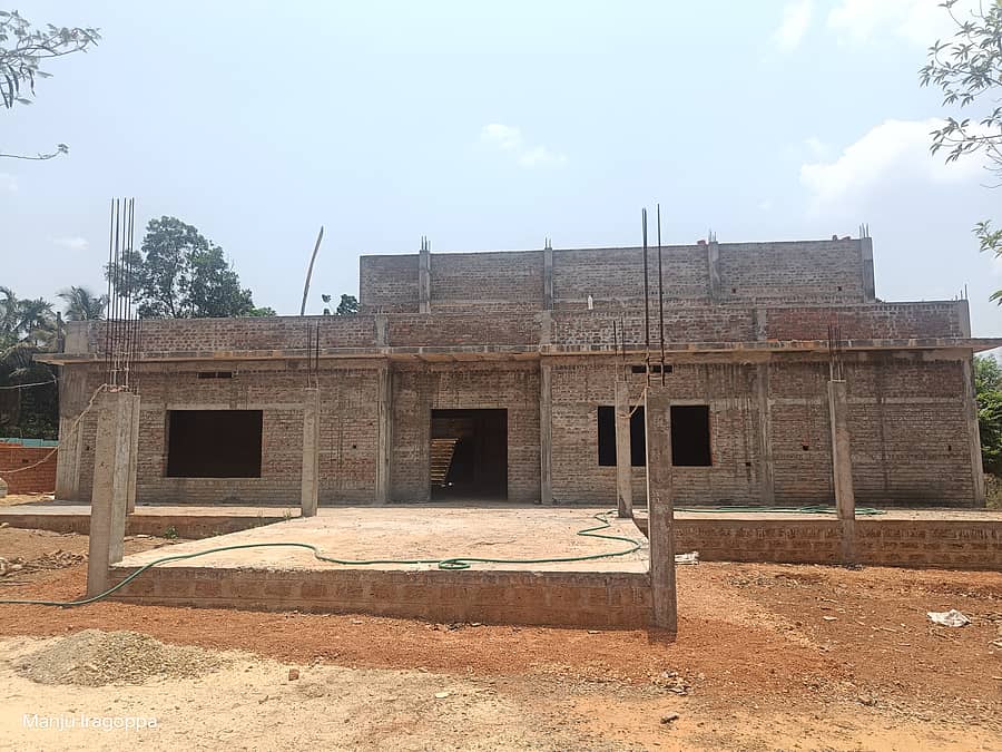 ಶಿರಸಿಯ ಕೇಂದ್ರೀಯ ಸಸ್ಯೋದ್ಯಾನದಲ್ಲಿ ನಿರ್ಮಾಣ ಹಂತದಲ್ಲಿನ ವಸತಿ ಗೃಹ