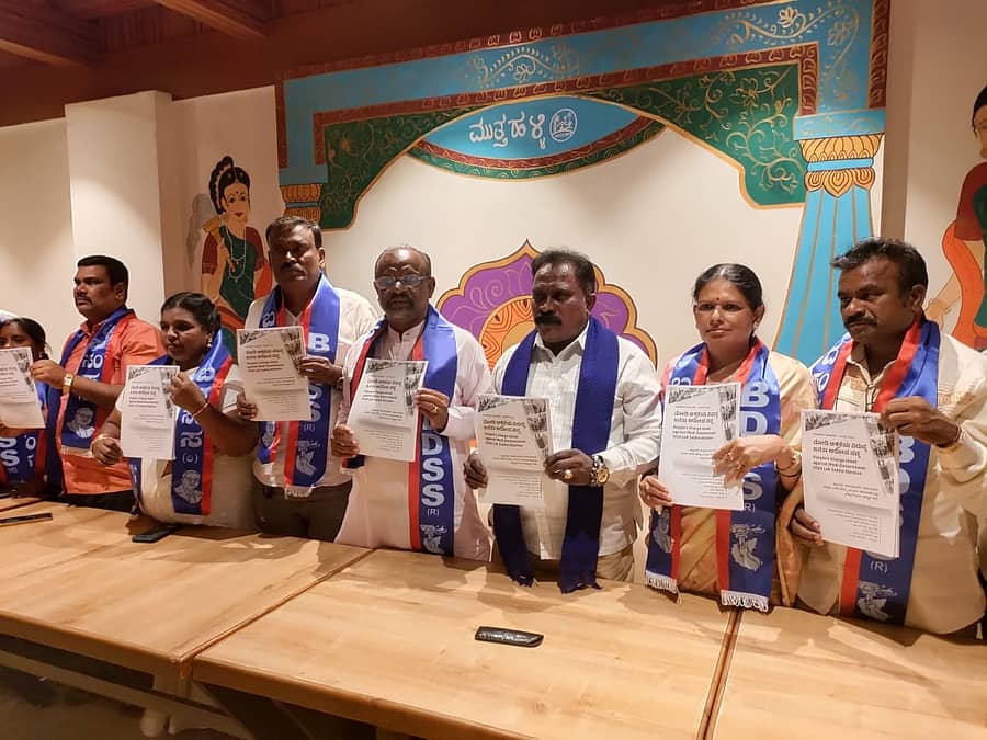 ದಲಿತ ಸಂಘರ್ಷ ಸಮಿತಿಯಿಂದ ‘ಮೋದಿ ಆಳ್ವಿಕೆ ವಿರುದ್ಧ ಜನತಾ ಆರೋಪ ಪಟ್ಟಿ’ ಬಿಡುಗಡೆಗೊಳಿಸಿದರು.