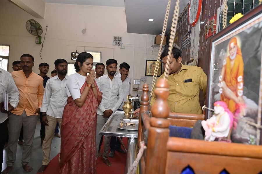 ಬಾಗಲಕೋಟೆಯ ವಿದ್ಯಾಗಿರಿ ಸಾಯಿಮಂದಿರಕ್ಕೆ ಭೇಟಿ ನೀಡಿದ ಕಾಂಗ್ರೆಸ್ ಅಭ್ಯರ್ಥಿ ಸಂಯುಕ್ತಾ ಪಾಟೀಲ ಸಾಯಿಬಾಬಾ ಆಶೀರ್ವಾದ ಪಡೆದರು